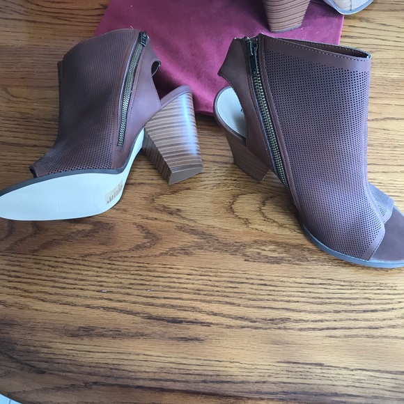 Four pairs of JustFab high heel shoes - Picture 4 of 6